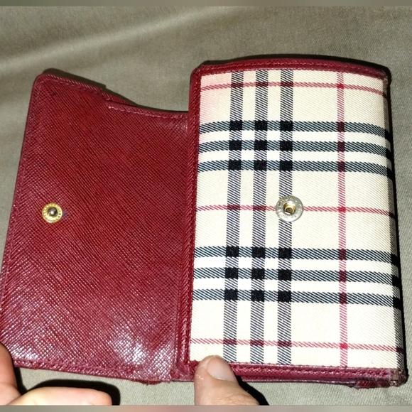 VINTAGE BURBERRY WALLET ~GREAT CONDITION~ AUTHENTIC ~LOTS OF PLACES TO PUT STUFF - Picture 5 of 13